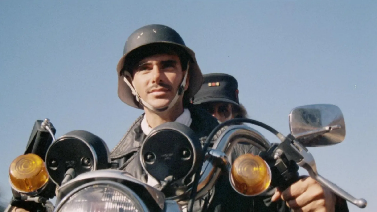 Surf Nazis Must Die streaming ita
