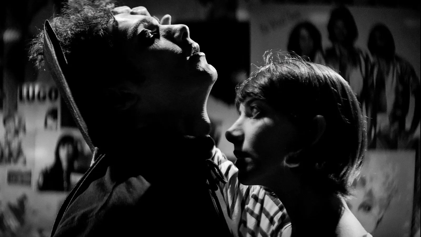 A Girl Walks Home Alone at Night streaming ita